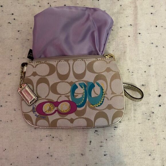 Coach Signature Applique Khaki/Blue/Raspberry Wristlet - Picture 6 of 8